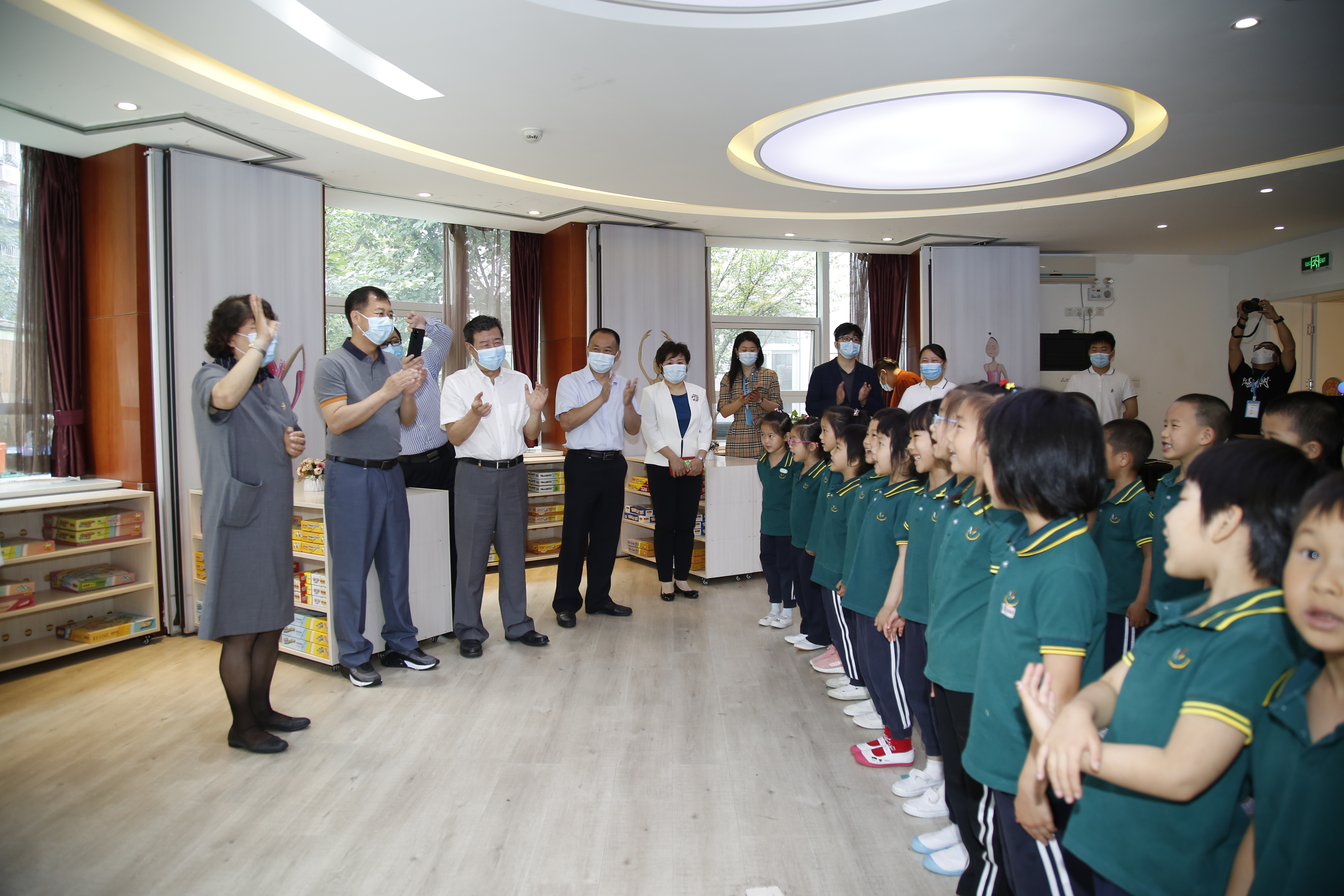 六合彩特码
集团党委书记、董事长赵晓晨与六合彩特码
幼儿园小朋友欢度六一