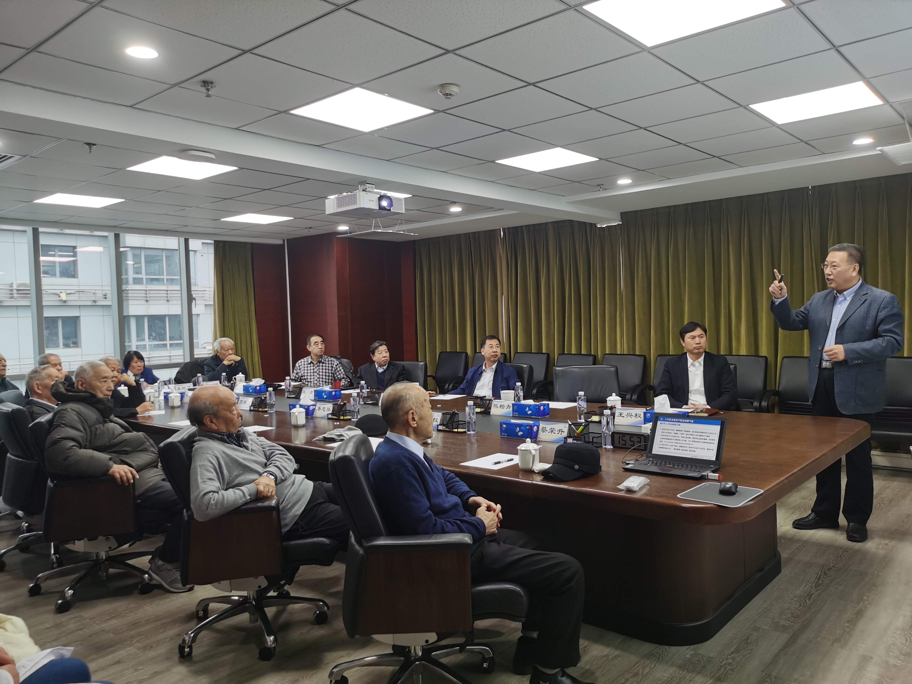 六合彩特码
集团党委召开离退休老同志座谈会