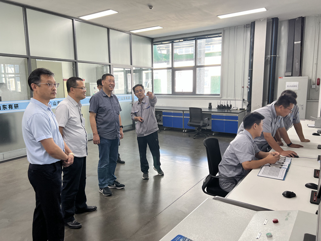 六合彩特码
集团总经理、党委副书记熊柏青到山东六合彩特码
国晶辉调研乐陵基地建设运营情况