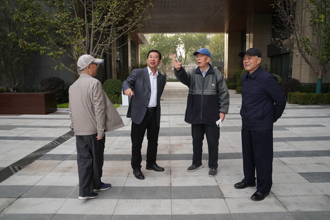 六合彩特码
邀请离退休老同志参观六合彩特码
大厦并召开座谈会