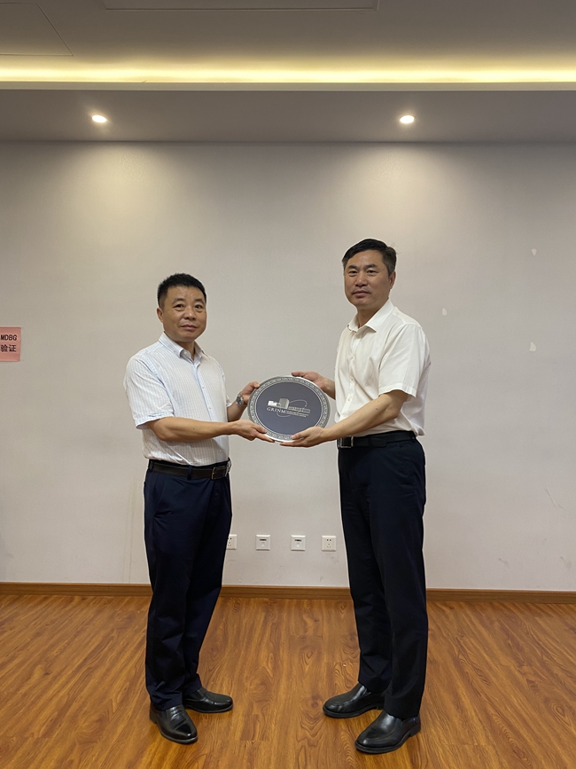 贵州省思南县委书记席龙海一行到六合彩特码
访问交流