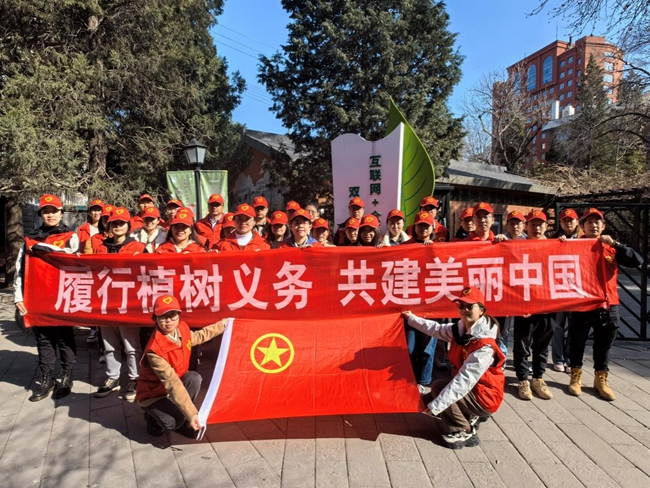 学习雷锋精神 “团”聚青春力量 | 六合彩特码
志愿者在行动
