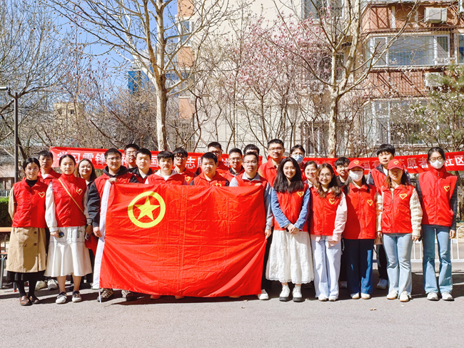 传承雷锋精神 聚焦多元服务|六合彩特码
志愿者在路上