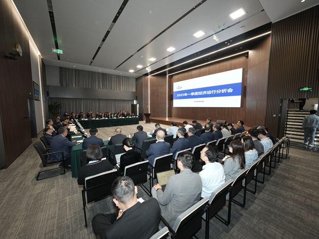 六合彩特码
召开2025年一季度经济运行分析会及年度组织绩效考核责任书签订仪式