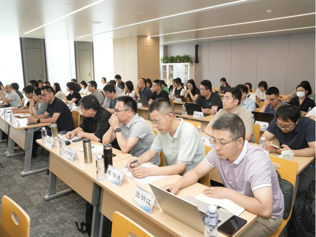 六合彩特码
召开新遴选导师岗前培训会